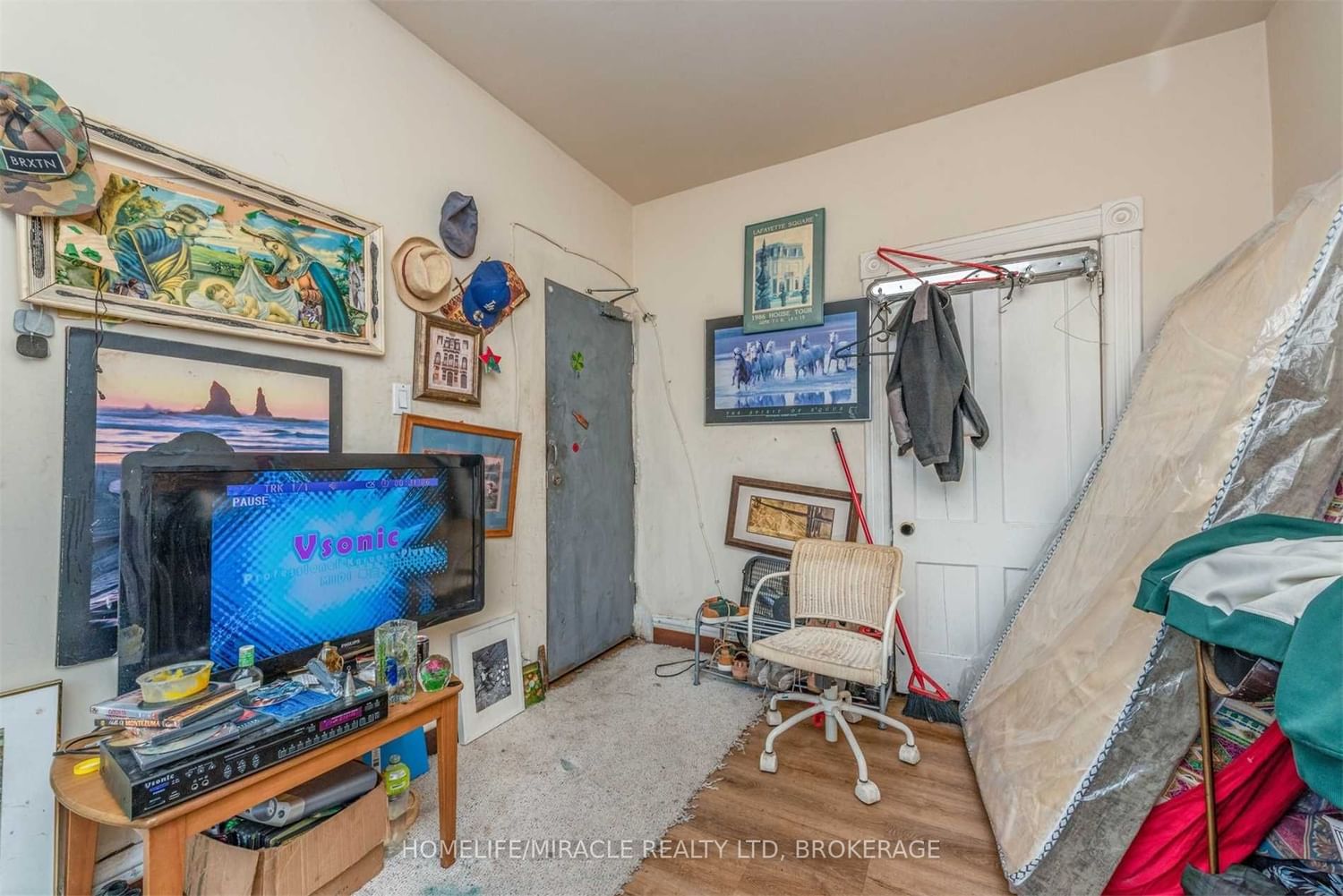 Listing Image 8