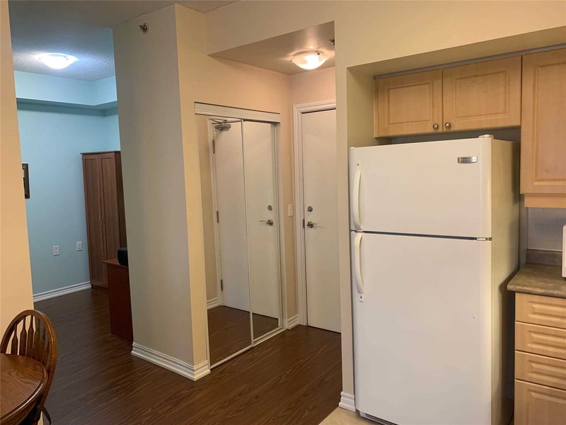 1003 - 810 Scollard Crt, Mississauga, L5V 0A7 | Image 2