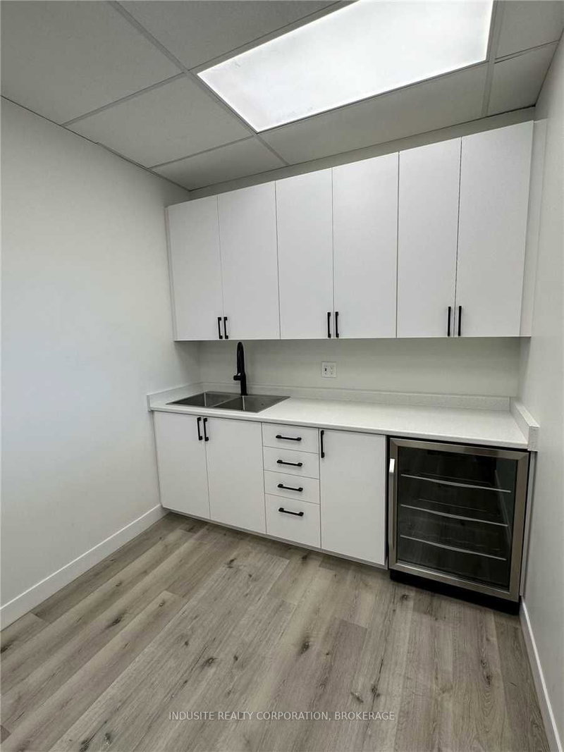 203 - 472 Morden Rd, Oakville, L6K 3W4 | Image 2