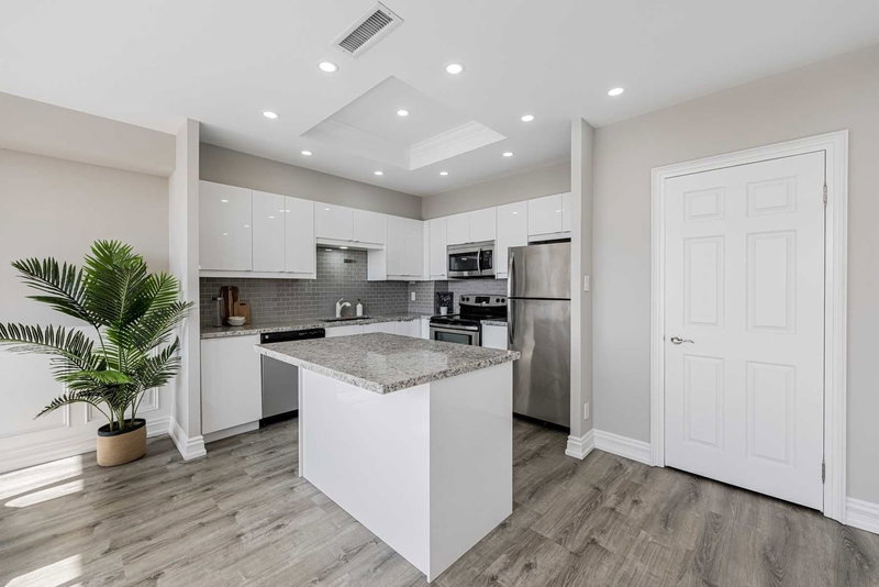 Uph7 - 880 Dundas St W, Mississauga, L5C 4H3 | Image 3