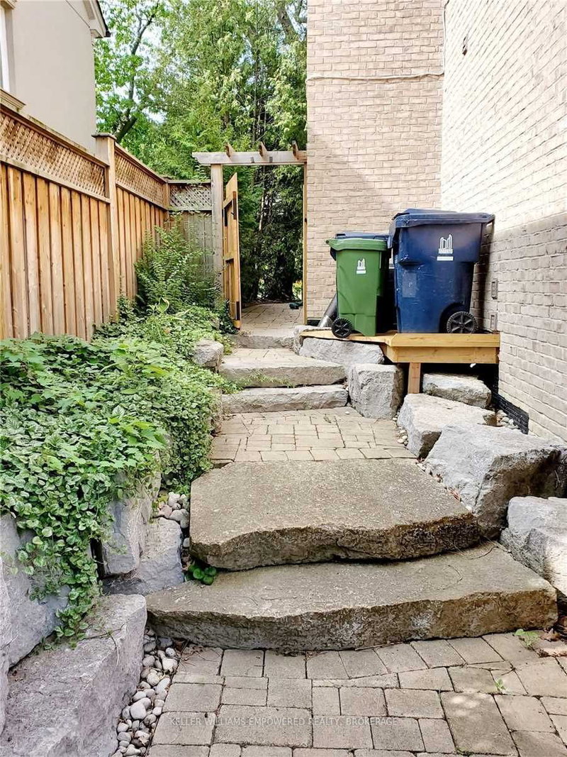 Lower - 81 Chestnut Hills Pkwy, Toronto, M9A 3R1 | Image 3
