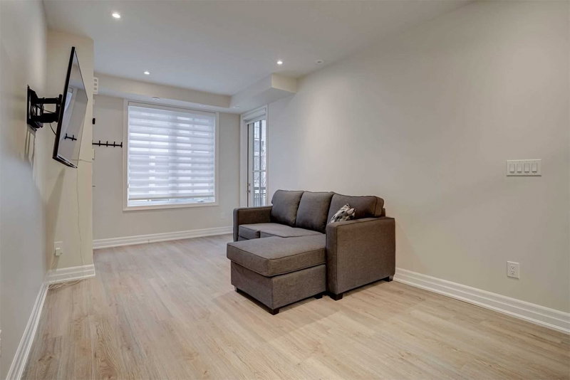 512 - 657 Cricklewood Dr, Mississauga, L5G 0B8 | Image 2