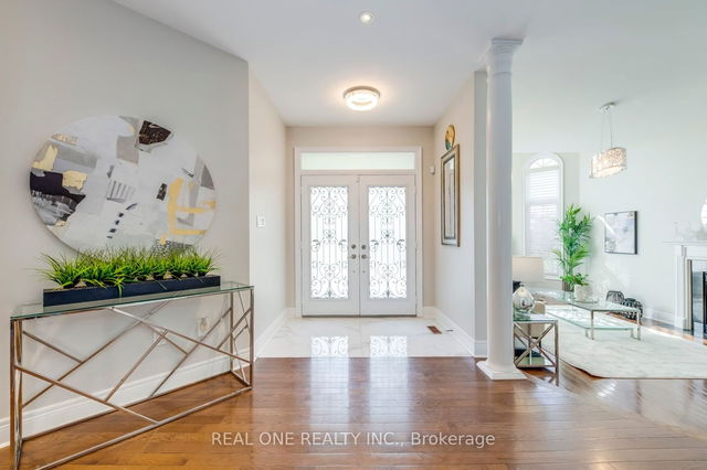 2432 Lyndhurst Drive