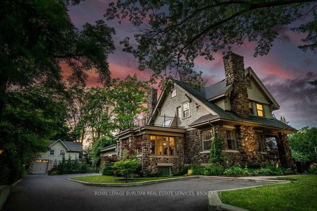 3083 Lakeshore Road
