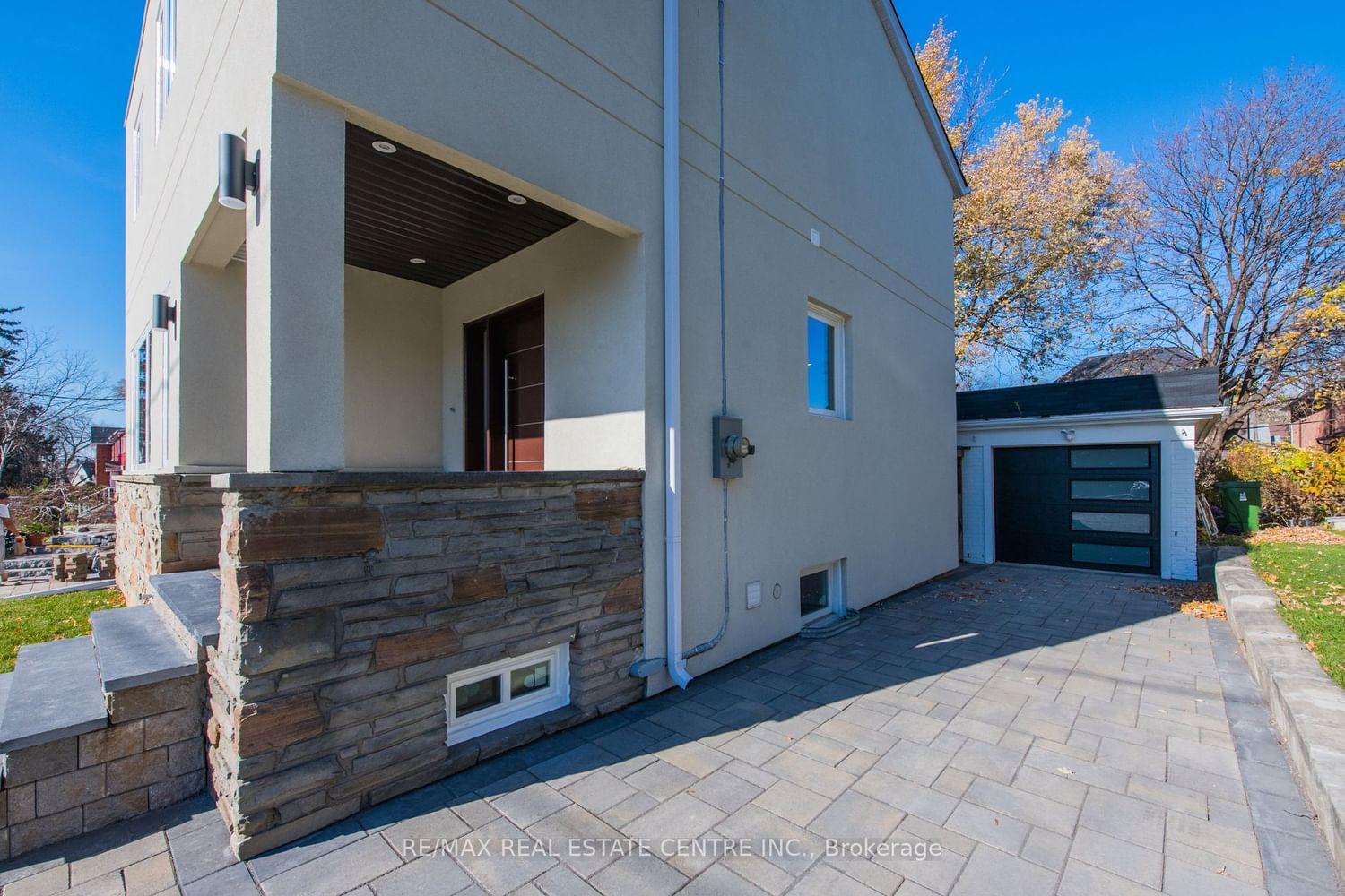 Detached House leased at 8 Clearview Heights, Toronto, Beechborough-Greenbrook, M6M 1Z9 - MLS: W5984804
