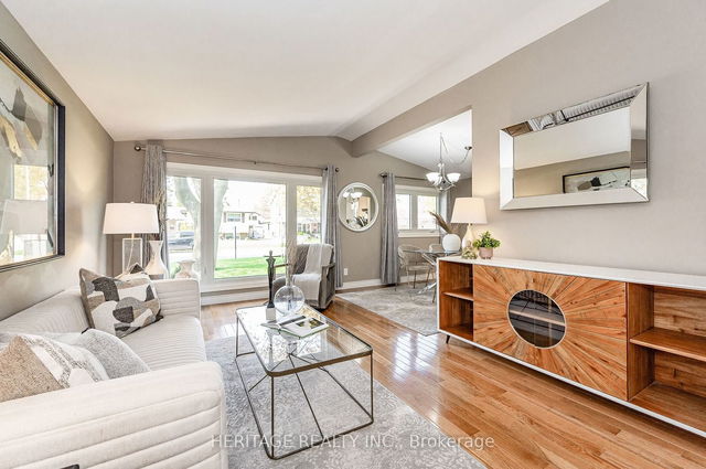 5374 Murray Crescent