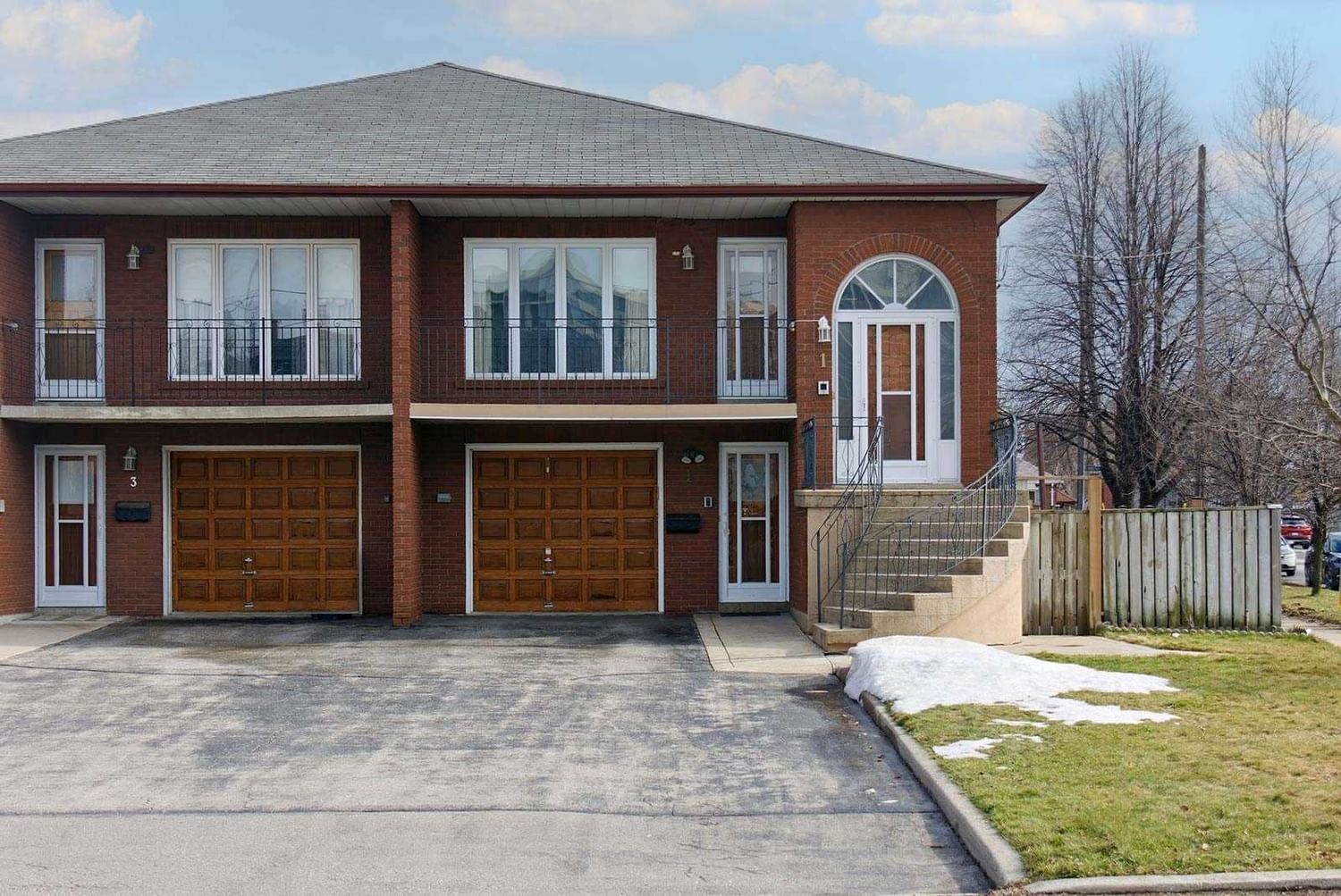 Semi-Detached House sold at 1 Everglades Drive, Toronto, Rustic, M6L1J1 - MLS: W5986661