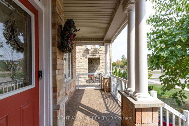 3129 Gladish Grve, Mississauga, L5M 0C3 | Image 2