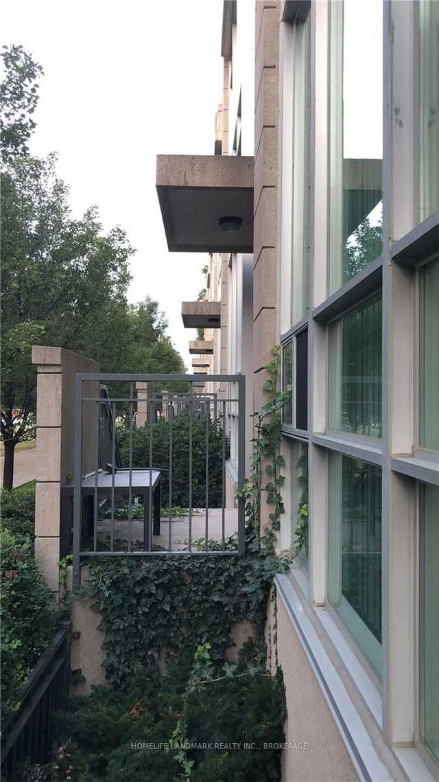 111 - 90 Absolute Avenue