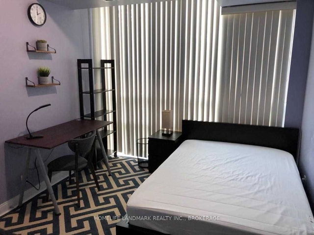 111 - 90 Absolute Avenue