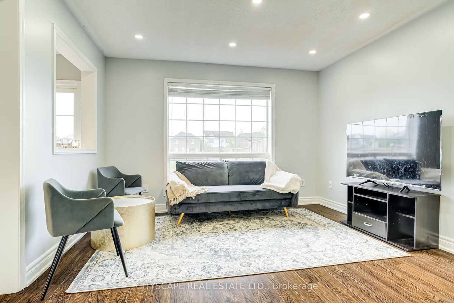 Listing Image 7