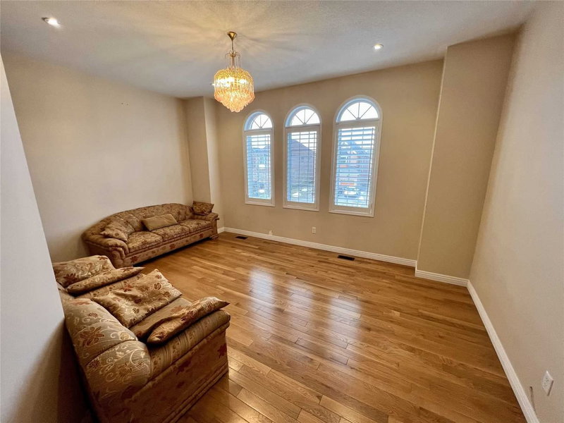 5218 Oscar Peterson Blvd, Mississauga, L5M 0E1 | Image 3