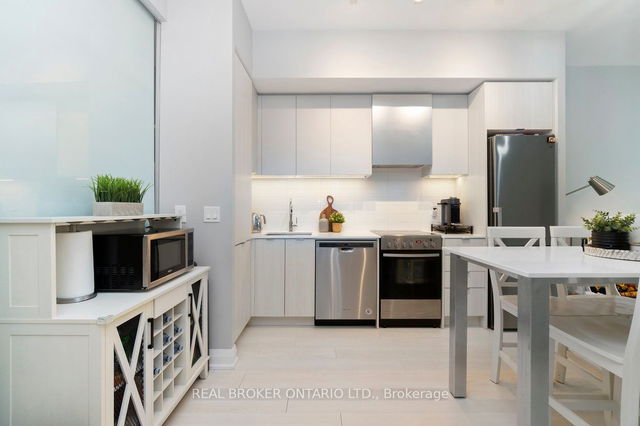 308 - 10 Gibbs Road