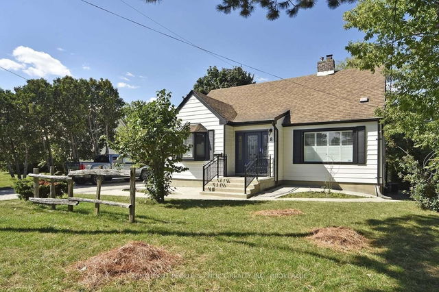 8 Wardlaw Crescent