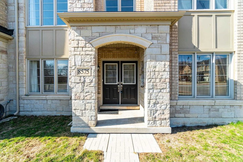 8575 Financial Dr, Brampton, L6Y 6C4 | Image 2