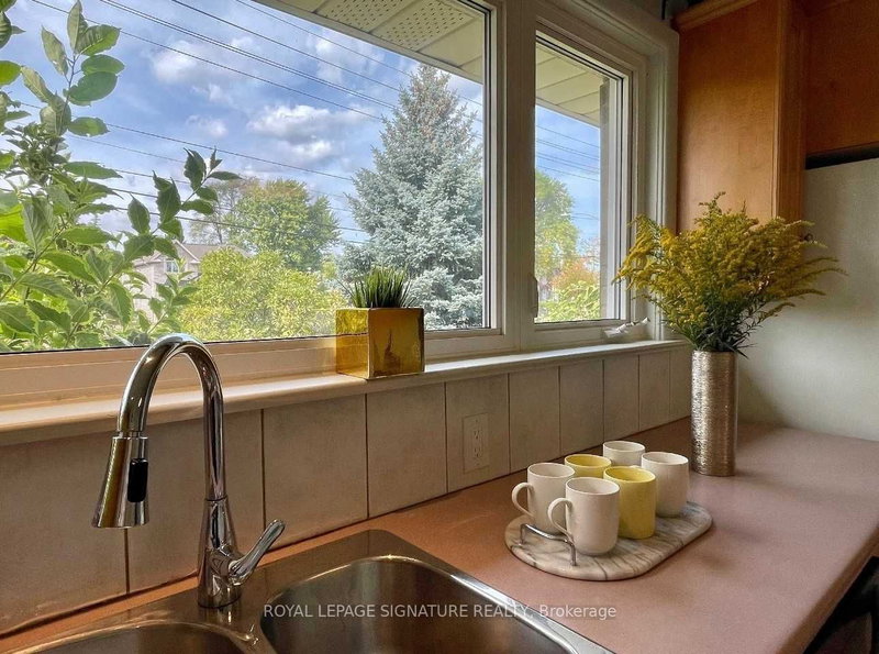 1350 Rebecca St, Oakville, L6L 1Z4 | Image 2