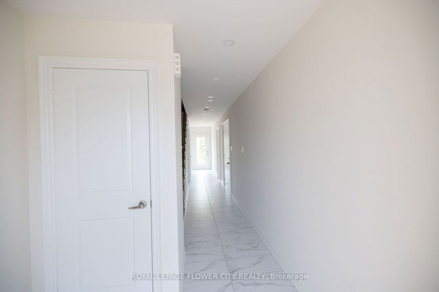 38 Queenpost Drive