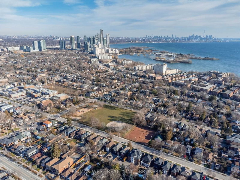 94 Lake Cres, Toronto, M8V 1W1 | Image 2