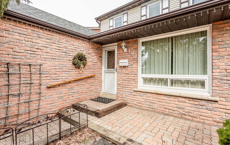 100 Rawling Cres, Brampton, L6Z 1N8 | Image 3