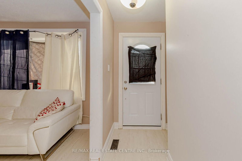 39 Seaborn Rd, Brampton, L6V 2B8 | Image 3