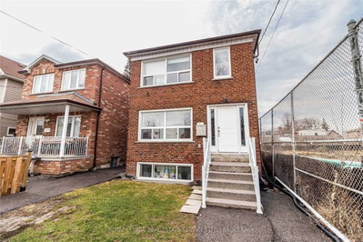 Investment sold at 11 Dennis Avenue, Toronto, Ontario, M6N 2T7 - Mount Dennis - MLS: W6013413
