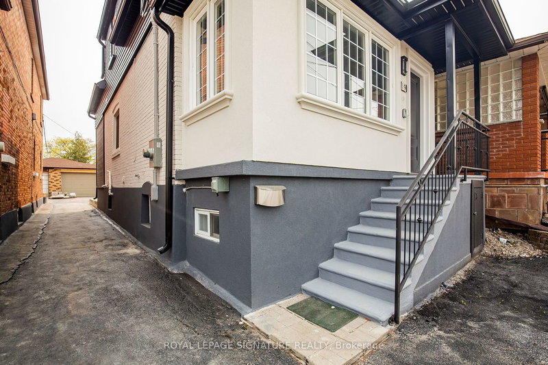 19 Schell Ave, Toronto, M6E 2S7 | Image 3