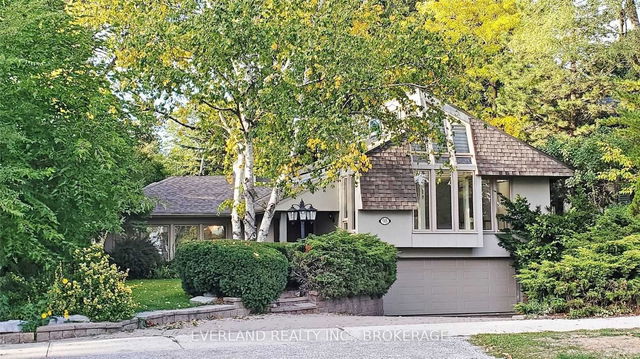 98 Rathburn Road