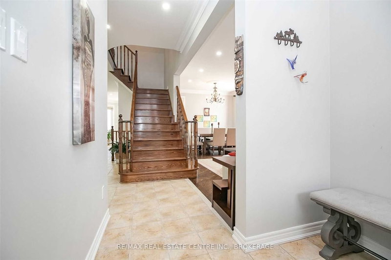 26 Hellyer Ave, Brampton, L6Y 0M3 | Image 3