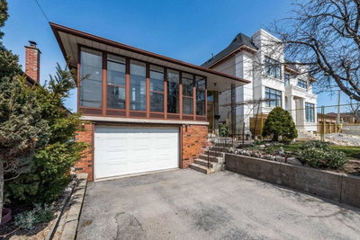 Detached House sold at 384 Maple Leaf Drive, Toronto, Ontario, M6L 1P6 - Maple Leaf - MLS: W6016427