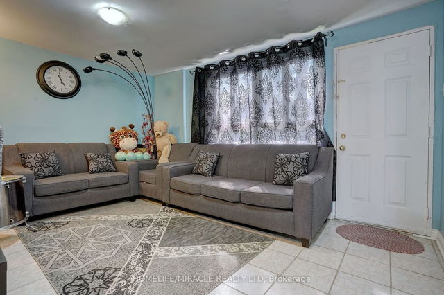 28 - 22 Fleetwood Crescent