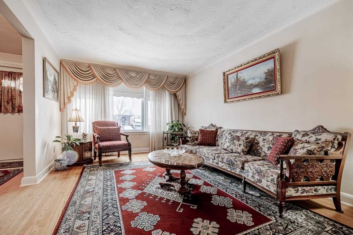 Listing Image 4