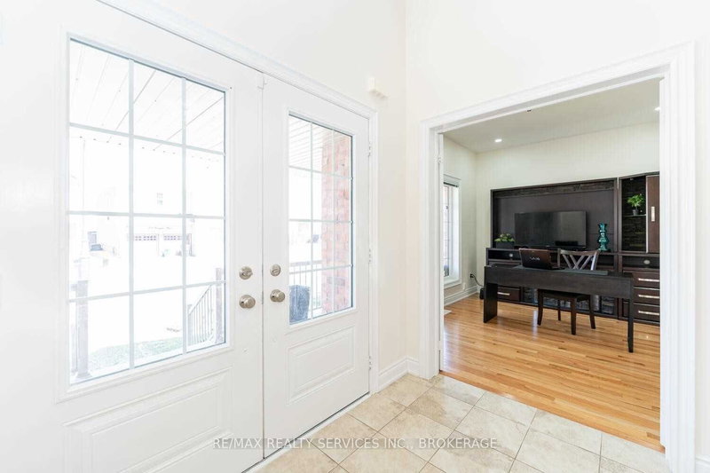 22 Templar St, Brampton, L6Y 2Y2 | Image 3