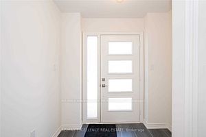 34 Queenpost Dr E, Brampton, L6Y 6L2 | Image 2