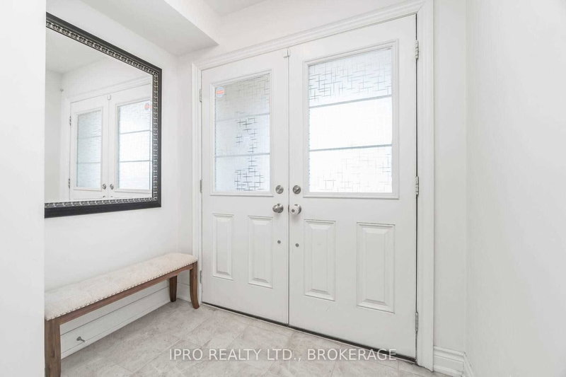 8575 Financial Dr, Brampton, L6Y 6C4 | Image 2