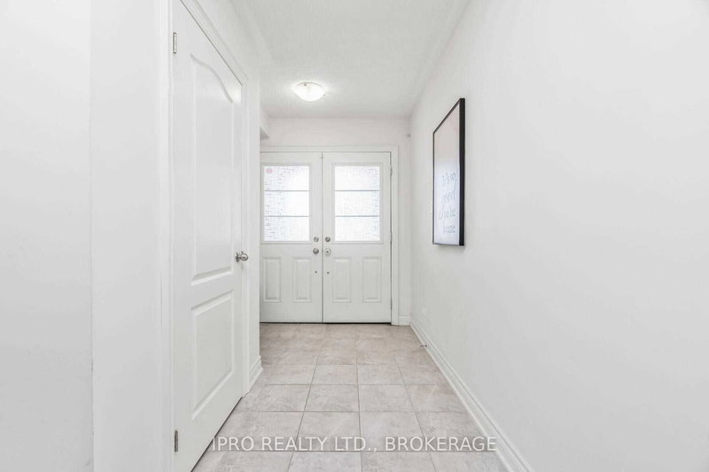 8575 Financial Dr, Brampton, L6Y 6C4 | Image 3