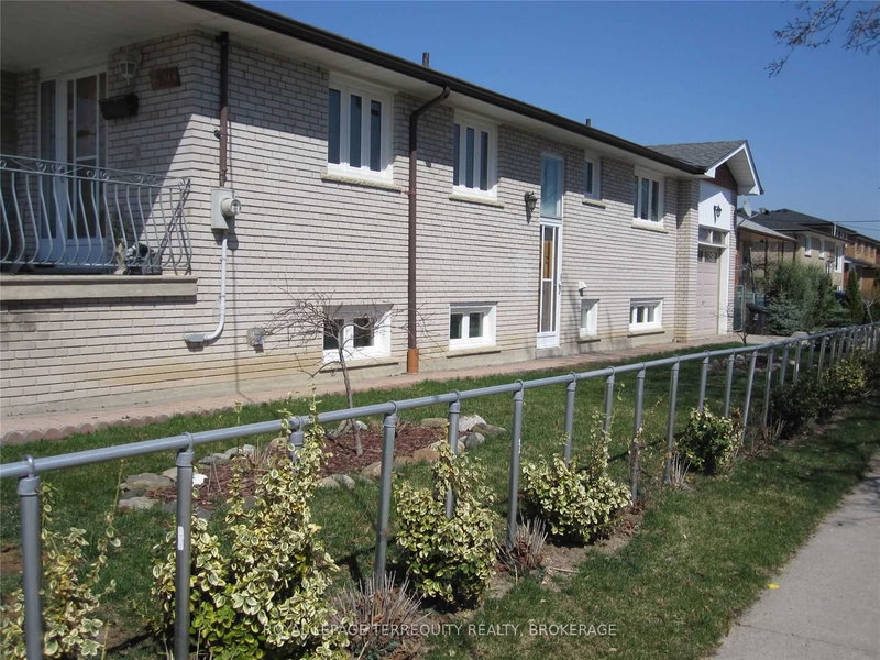 Bsmt - 49 Dundee Dr, Toronto, M3J 1H7 | Image 3