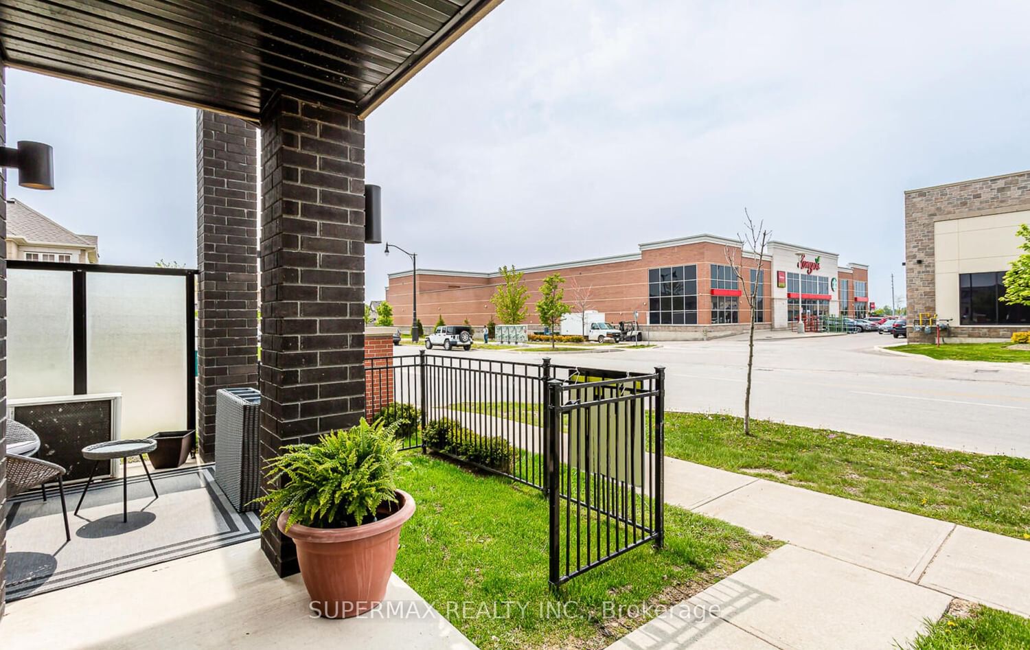 Listing Image 4