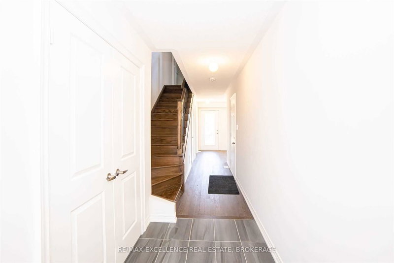 34 Queenpost Dr E, Brampton, L6Y 6L2 | Image 3