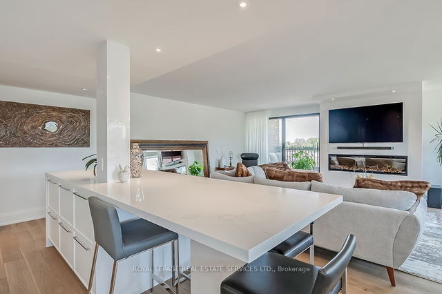 901 - 100 Lakeshore Road