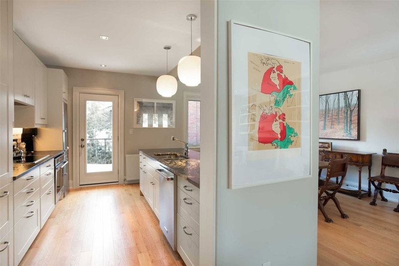 9 Indian Valley Cres, Toronto, M6R 1Y5 | Image 3