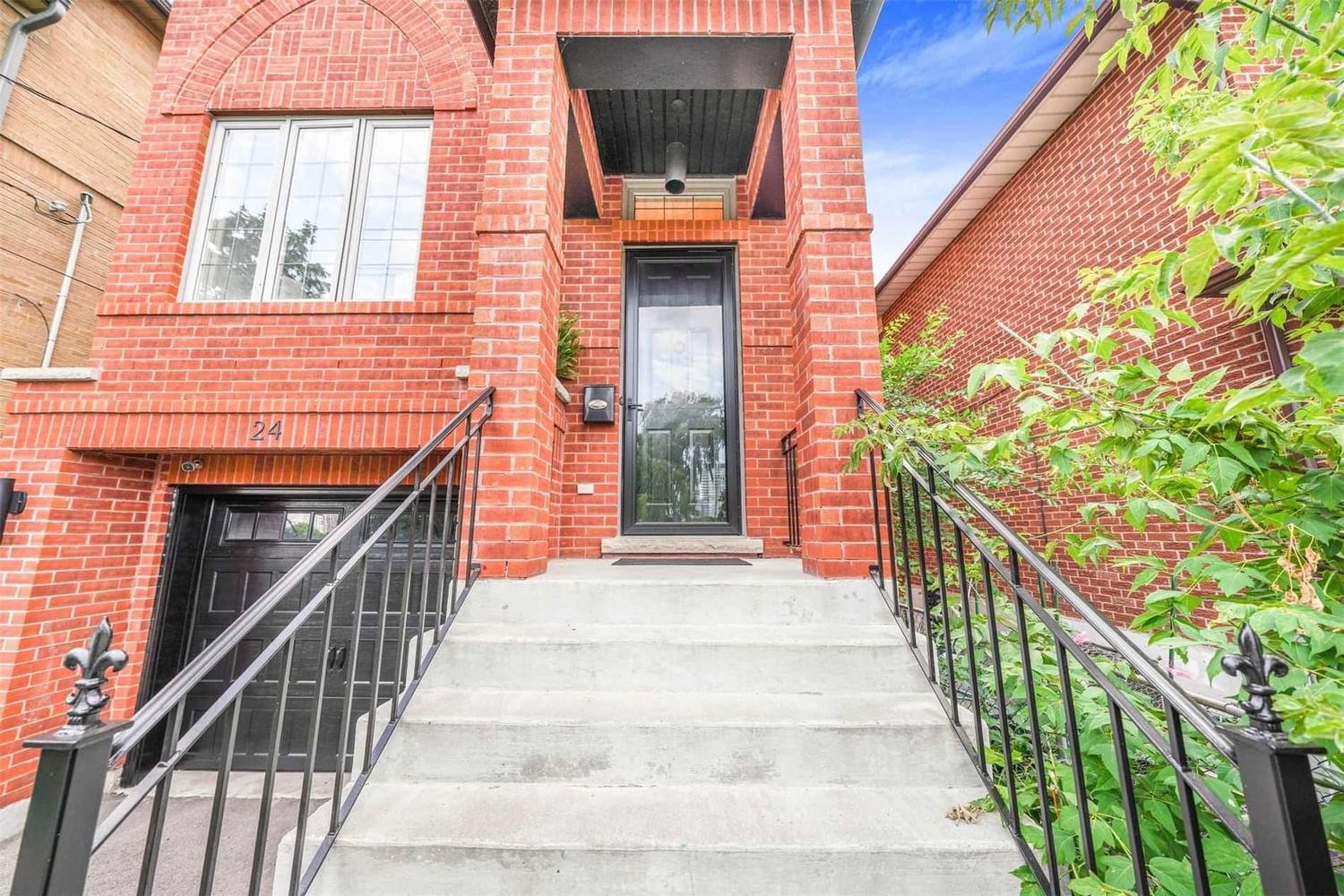 Listing Image 4