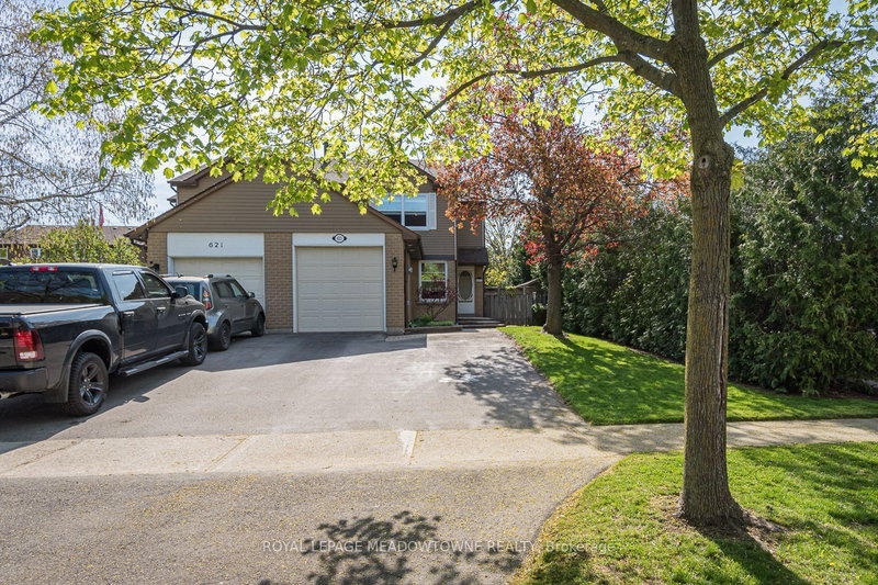 623 Beaver Crt, Milton, L9T 4A8 | Image 2