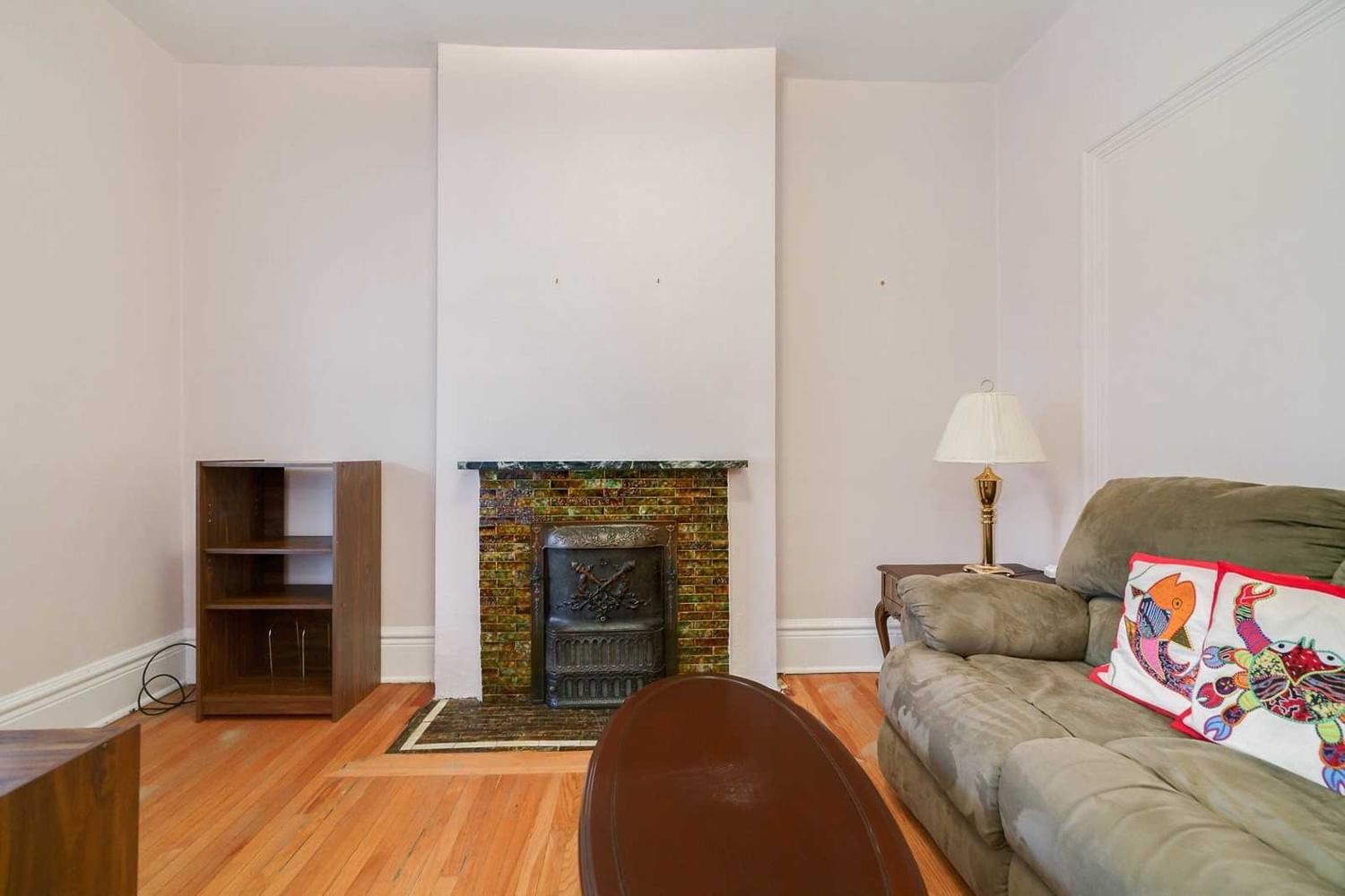 Listing Image 4
