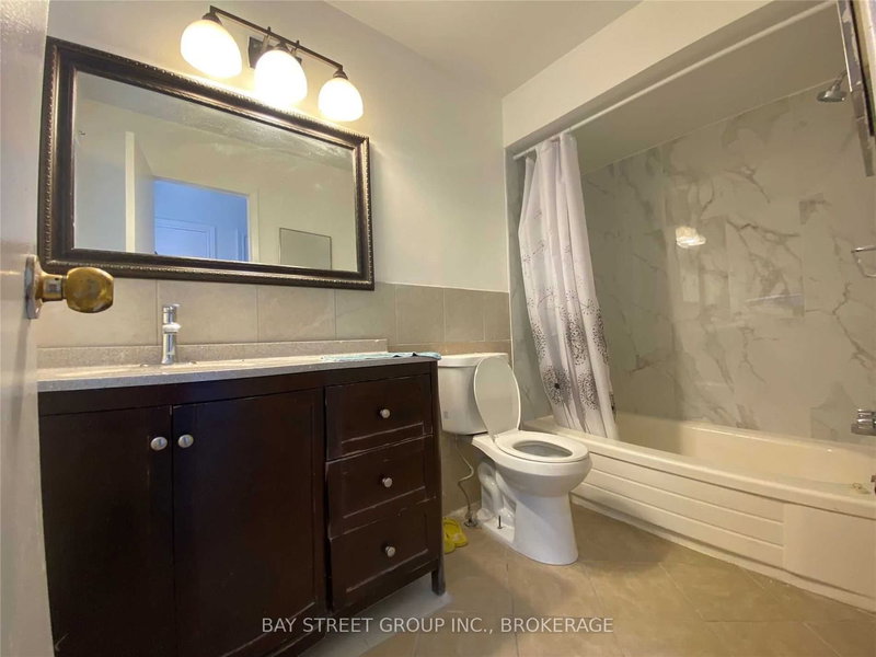 8 Kerwood (Main) Pl, Brampton, L6Z 1Y1 | Image 3