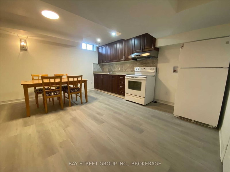 8 Kerwood (Lower) Pl, Brampton, L6Z 1Y1 | Image 2