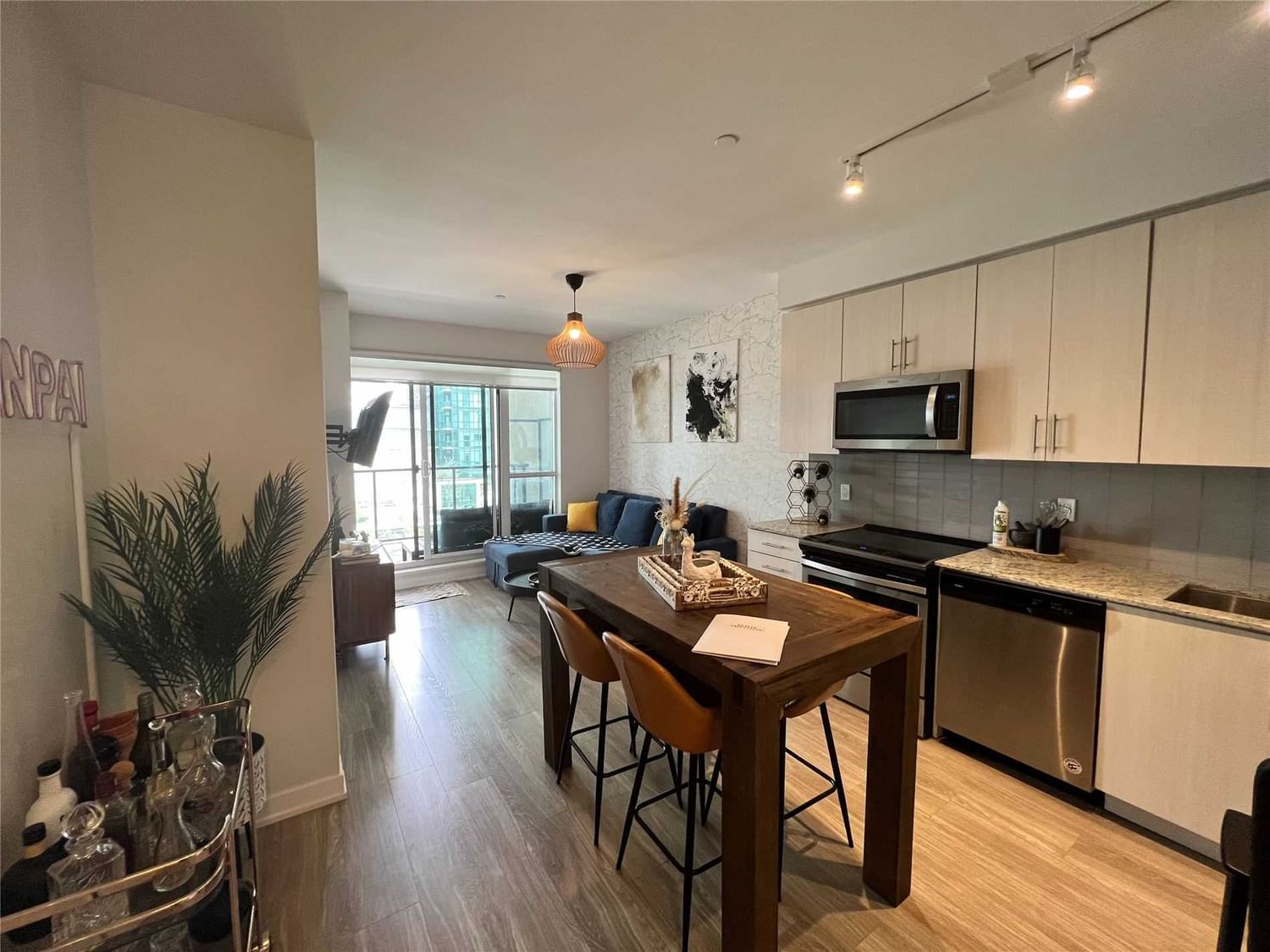 Listing Image 7