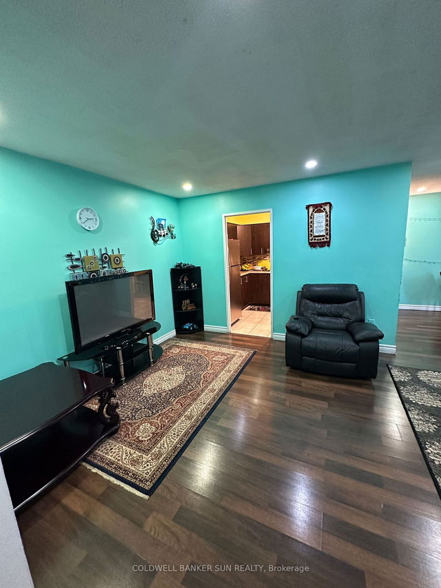 302 - 3577 Derry Road