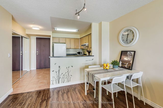 1105 - 2585 Erin Centre Boulevard