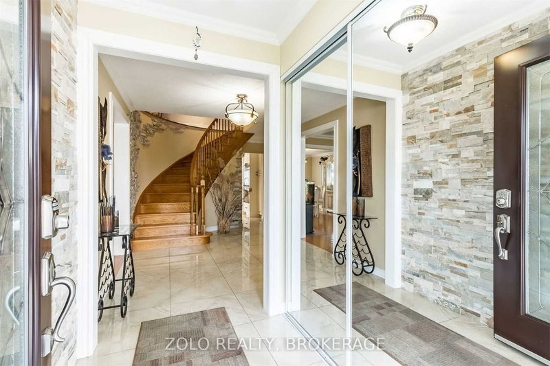 682 Willowbank Tr, Mississauga, L4W 3L8 | Image 3