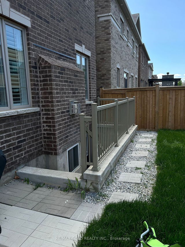 147 Goodwin Crescent